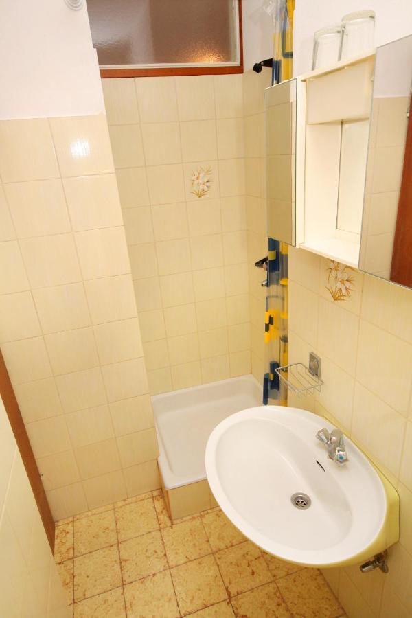 Apartments And Rooms With Parking Space Palit, Rab - 5061 Экстерьер фото
